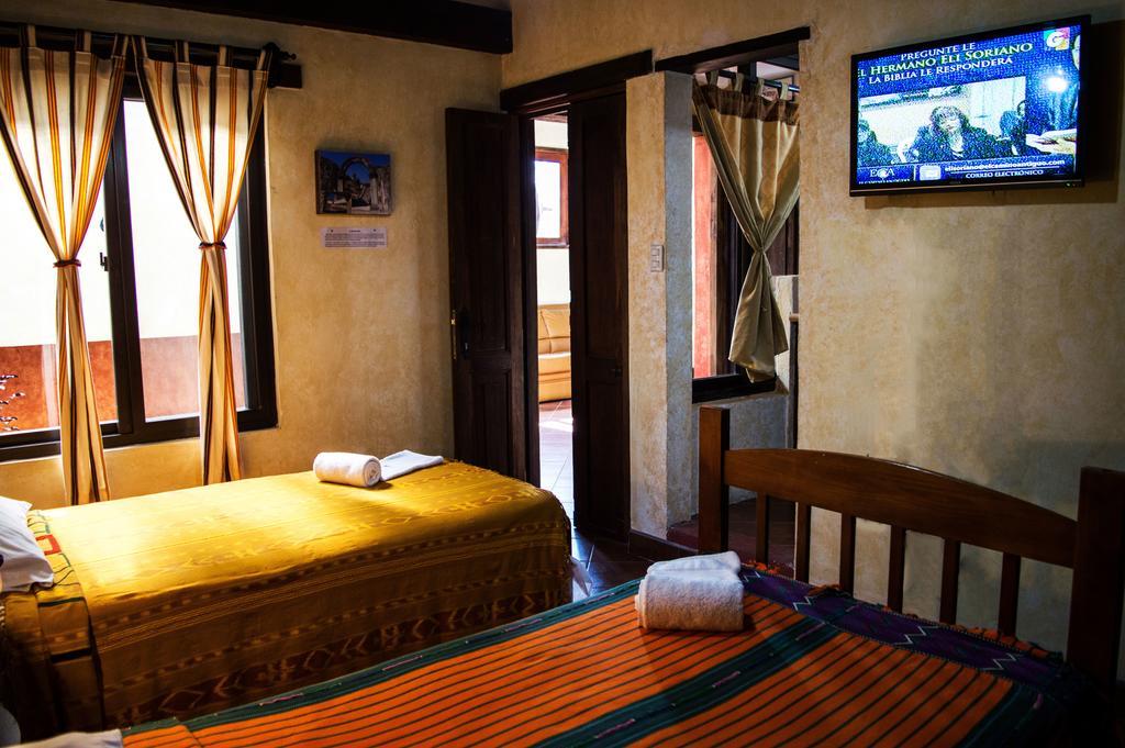 Hotel Y Galeria Uxlabil Antigua Værelse billede
